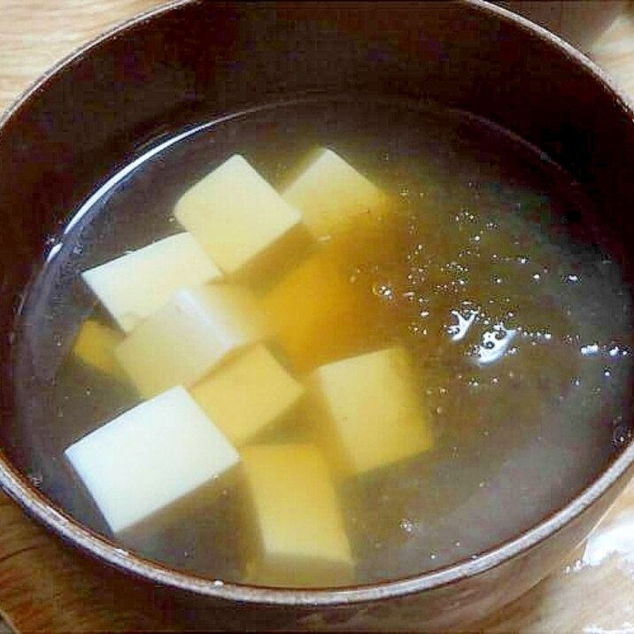 とろろ昆布と豆腐のやさしいお吸い物